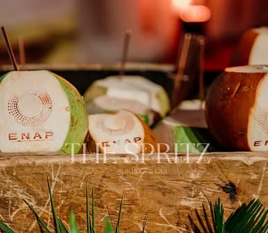Estanterías de cocos brandeados